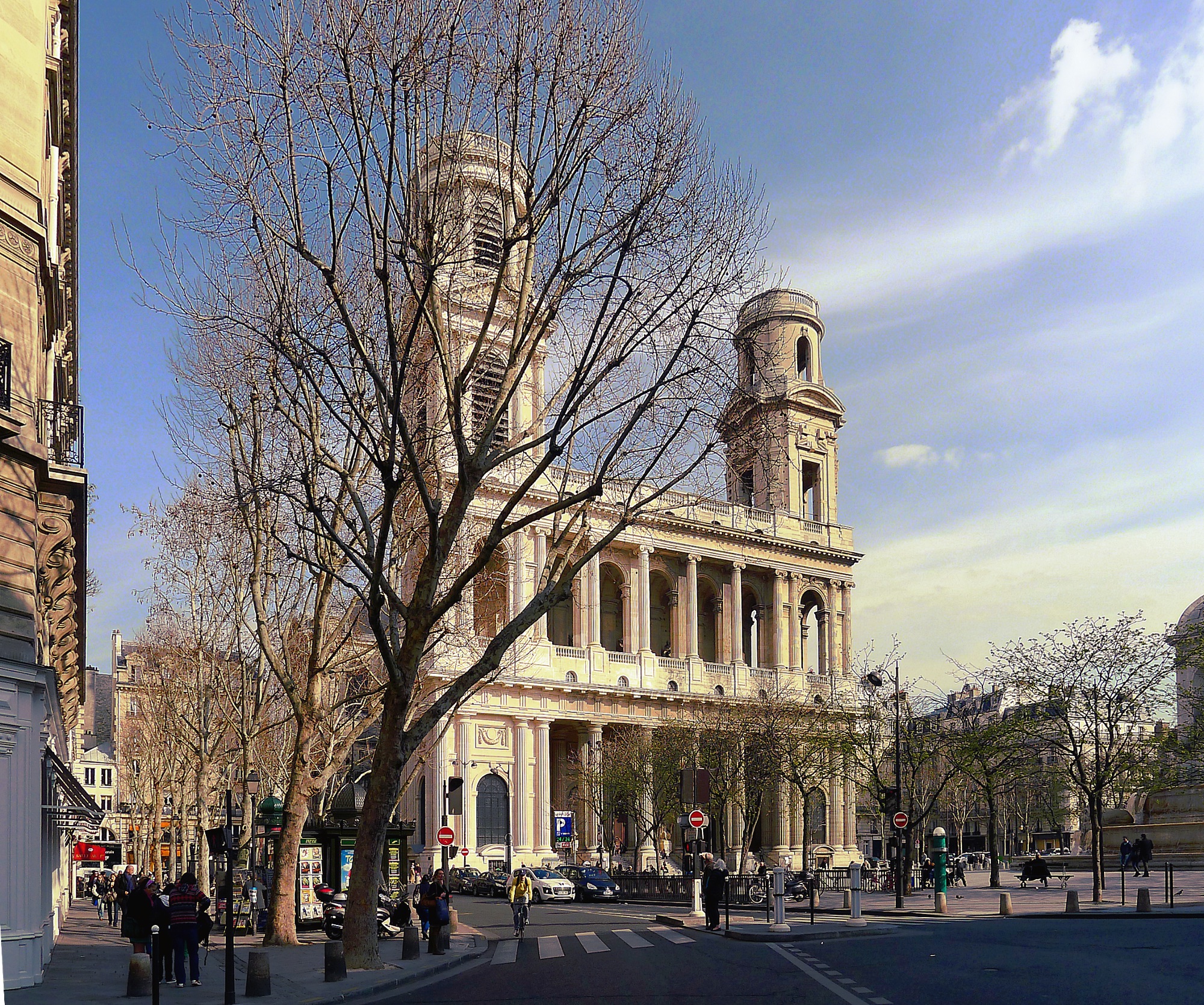 P1090420_Paris_VI_place_Saint-Sulpice_rwk architecte-interieur-paris-Gare_du_Nord_Paris