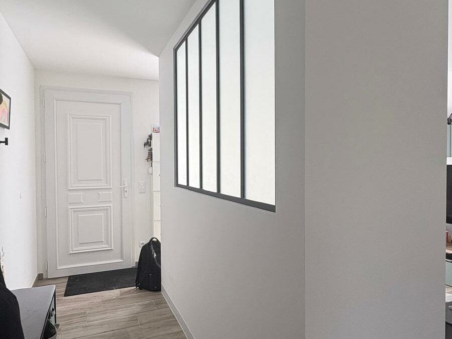 Aménagement d’un garage en chambre et agencement dans salon
